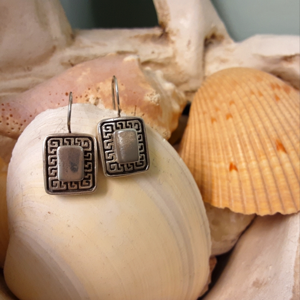 VINTAGE SOLID 925 STERLING SILVER GREEK KEY FRENCH WIRE EARRINGS